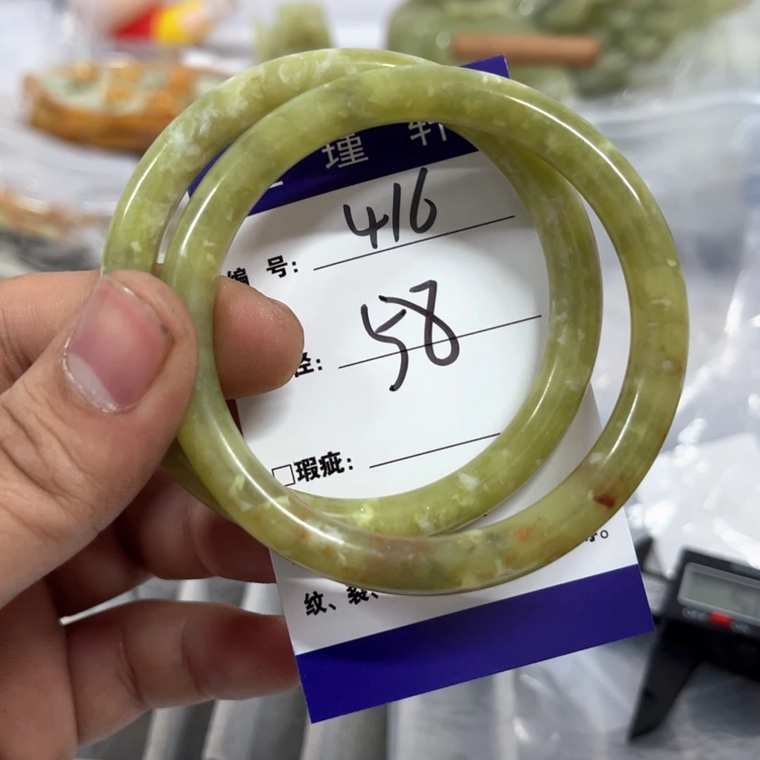蛇纹石玉手镯未镶嵌