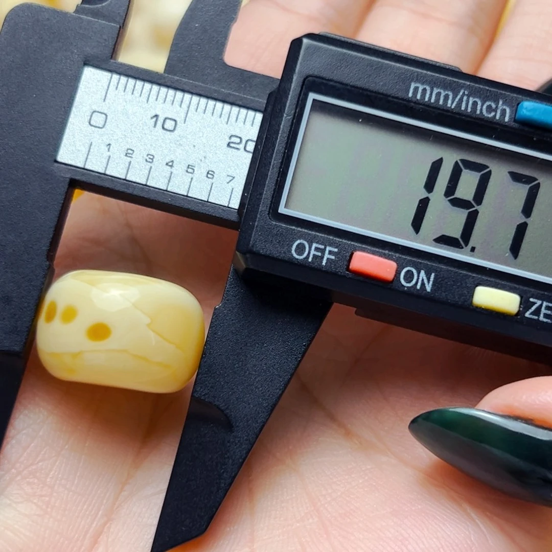 未镶嵌蜜蜡裸石19mm墩子 3.5g