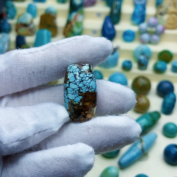 绿松石颈饰未镶嵌