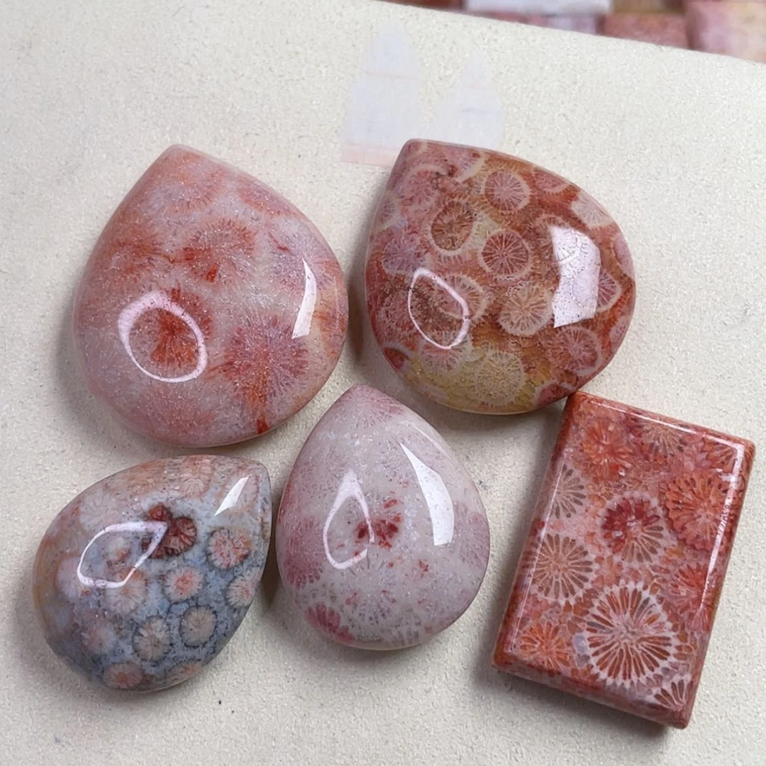 【闪购商品】未镶嵌吊坠(赠链)硅化玉