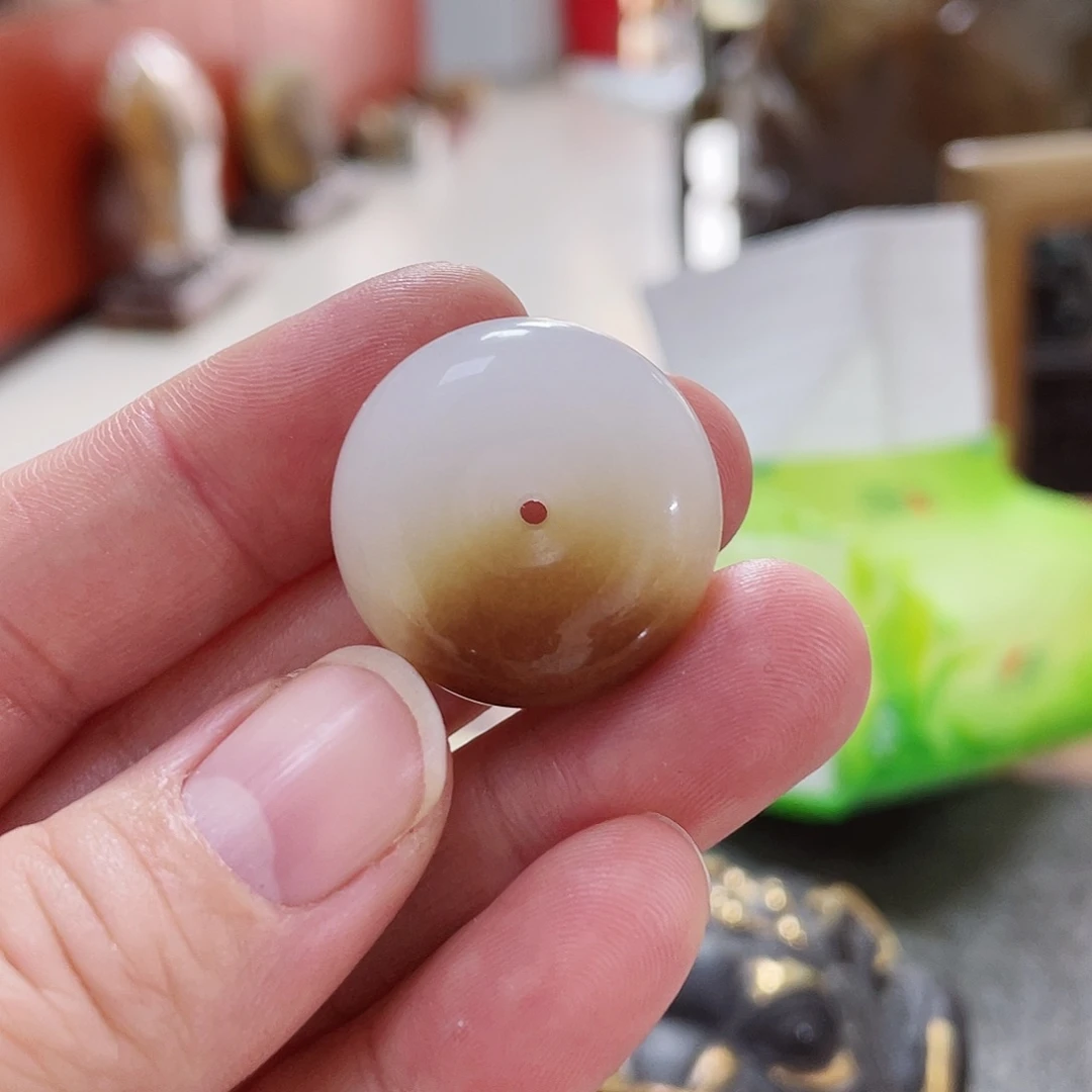 l****石英质玉（金丝玉）未镶嵌颈饰