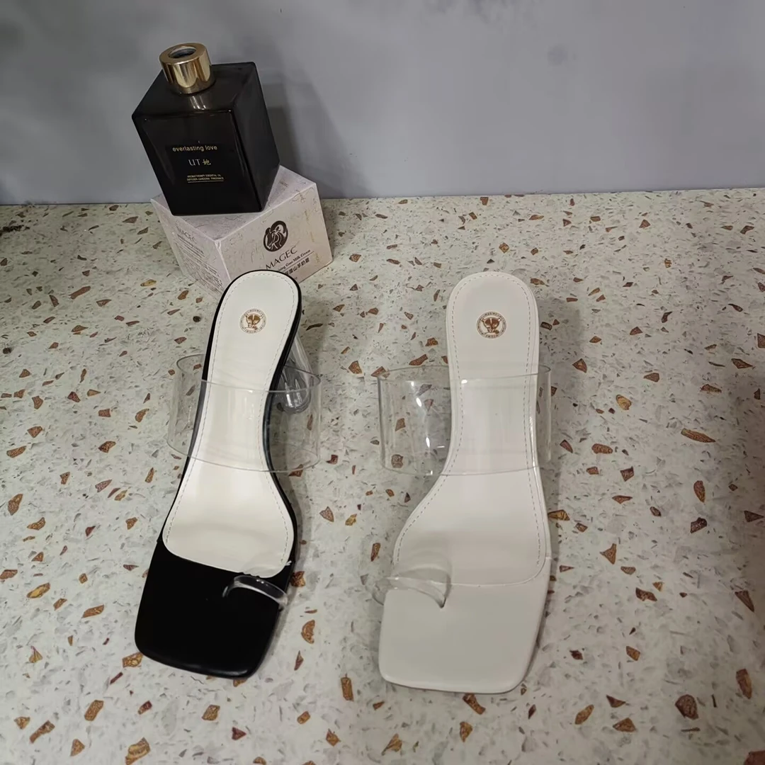 5-5110夏季新品女凉鞋粗跟一字扣凉鞋平底女凉鞋百搭低跟鞋女