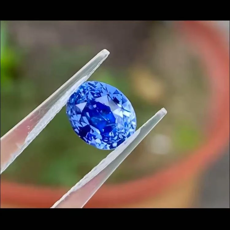 无烧矢车菊蓝宝石、2.34克拉
