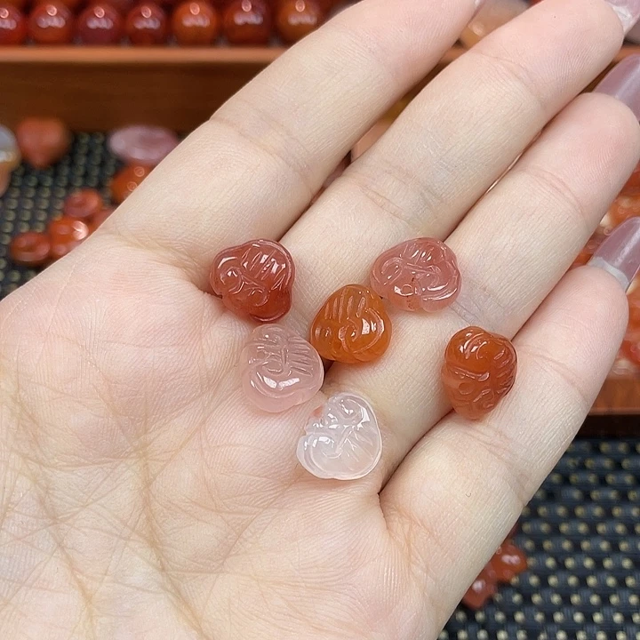 南红玛瑙未镶嵌颈饰如意锁