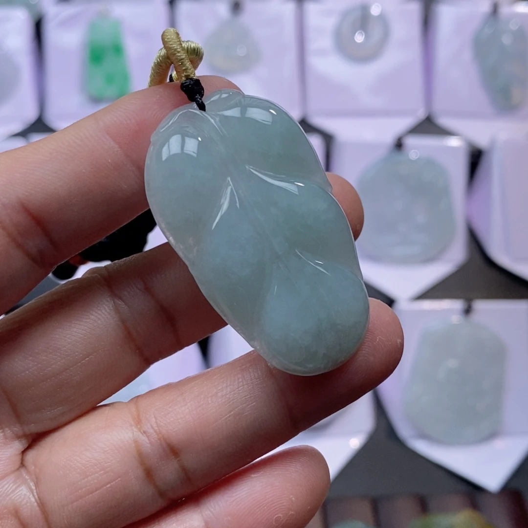 翡翠未镶嵌颈饰一夜暴富