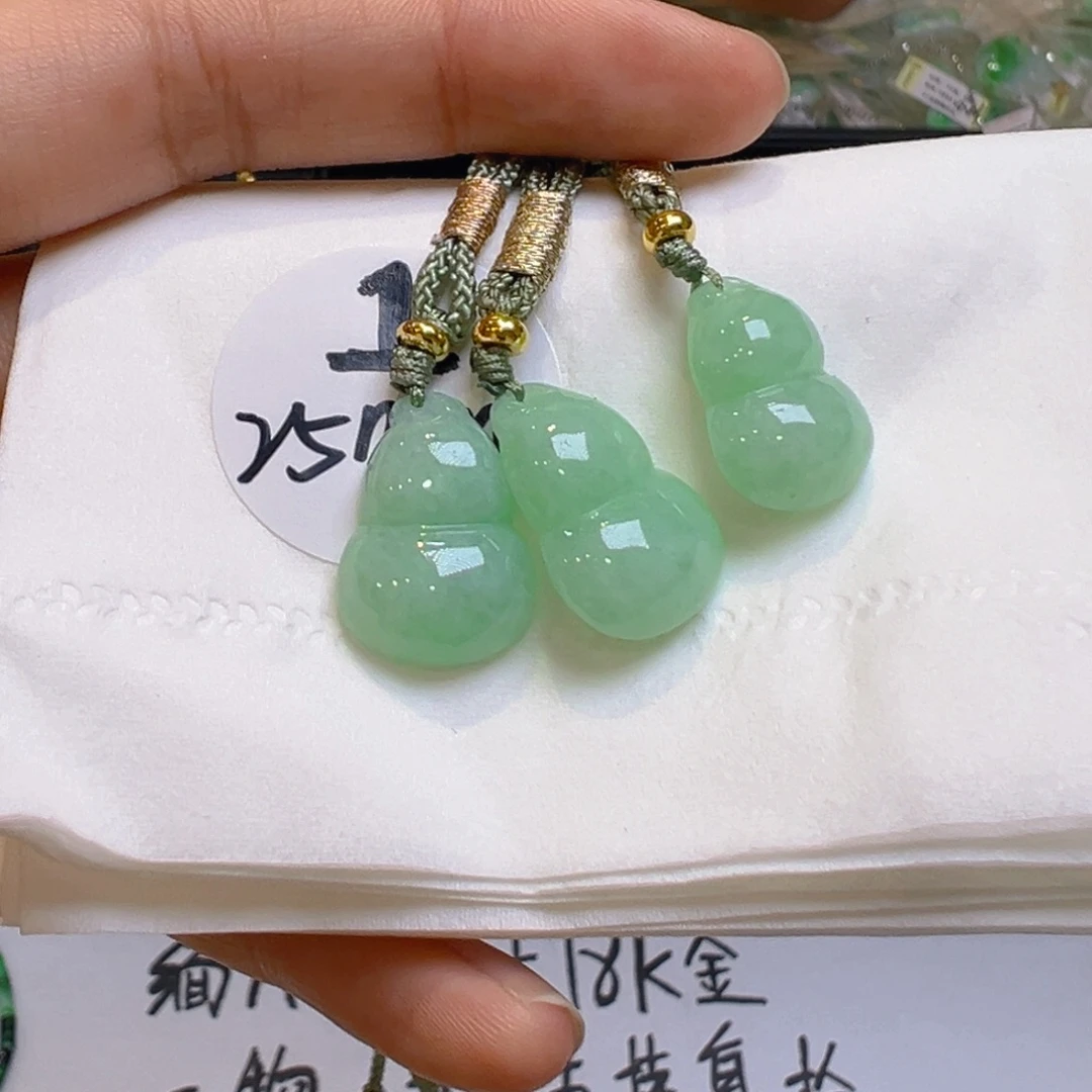 翡翠未镶嵌手链多样性发一件