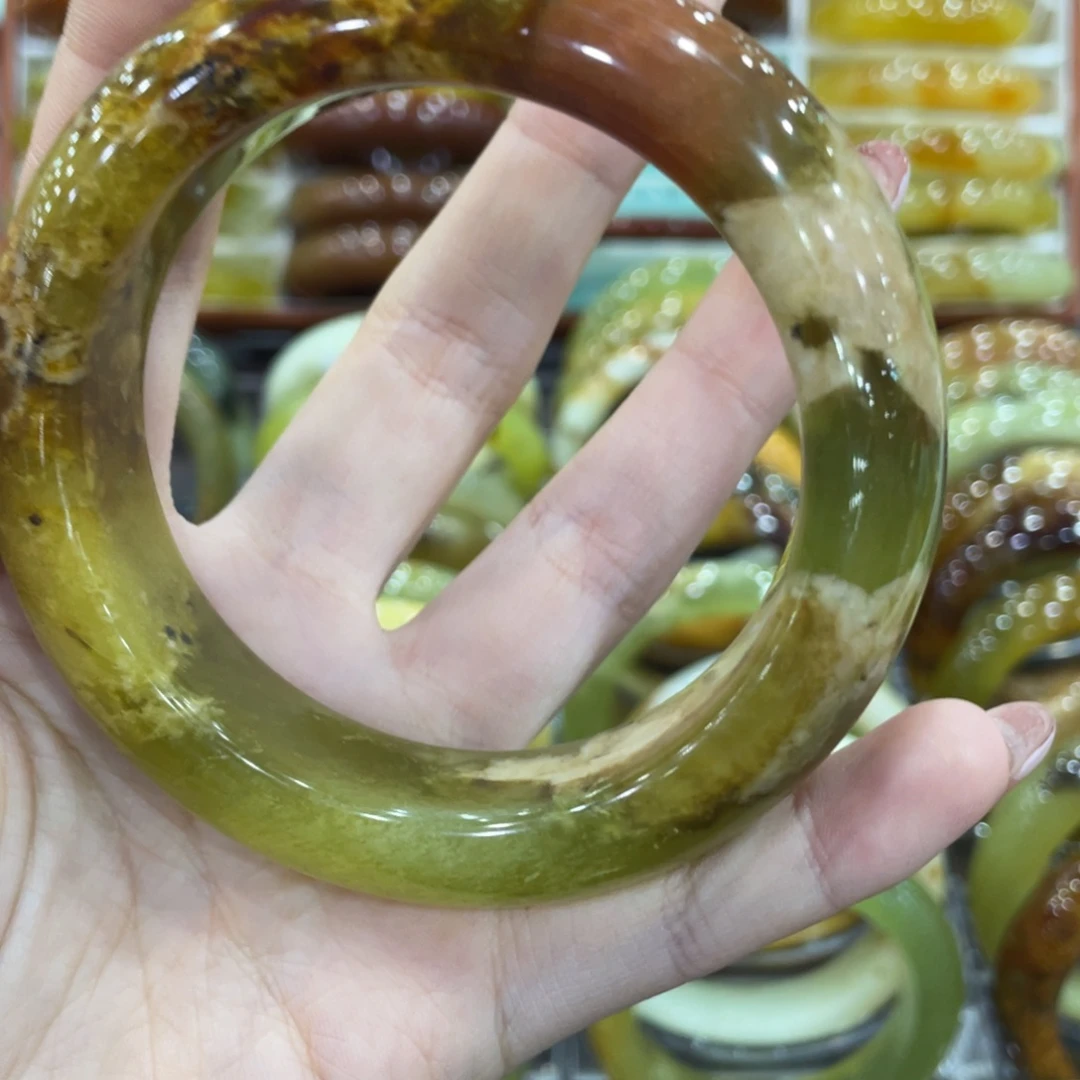 蛇纹石玉未镶嵌手镯