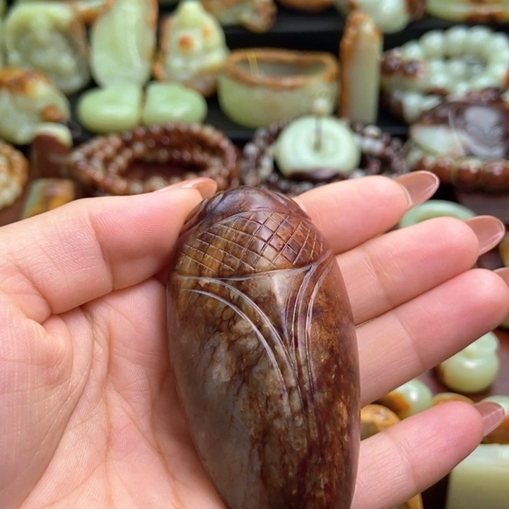 未镶嵌岫岩河磨玉（透闪石质玉）把件