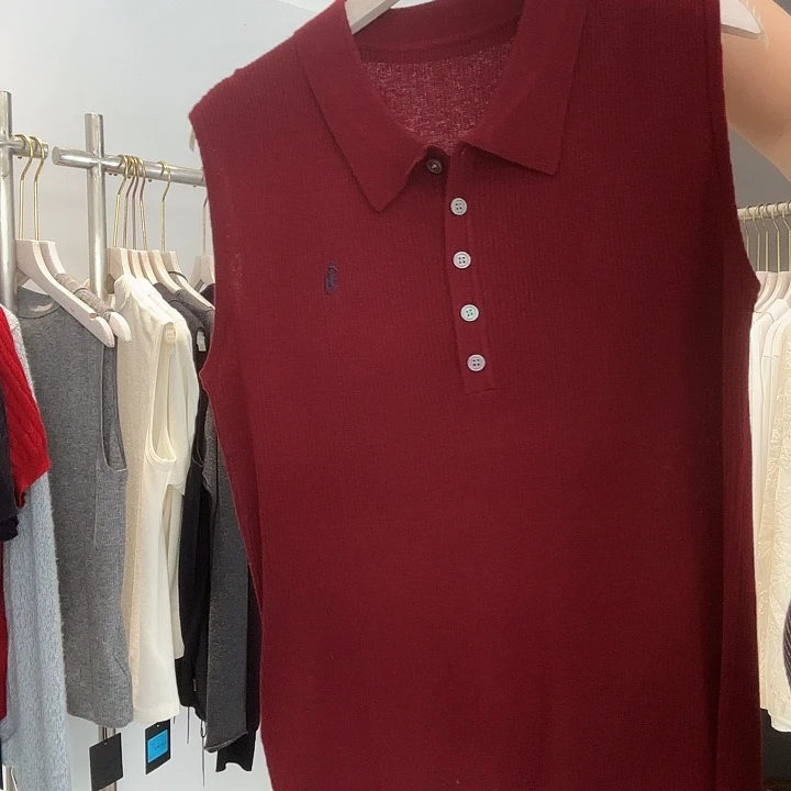 羊羔毛红色羊毛背心拉夫