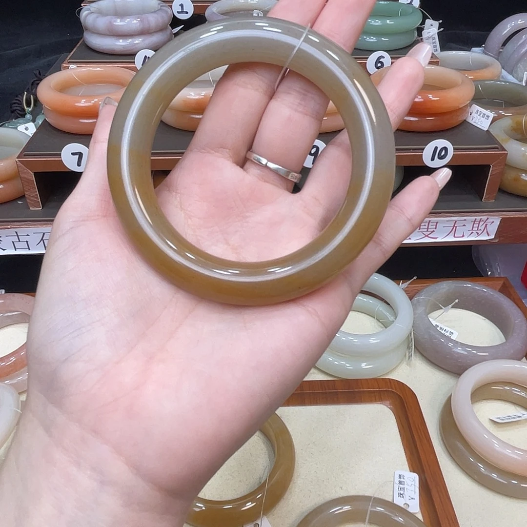 任***痛石英质玉未镶嵌手镯