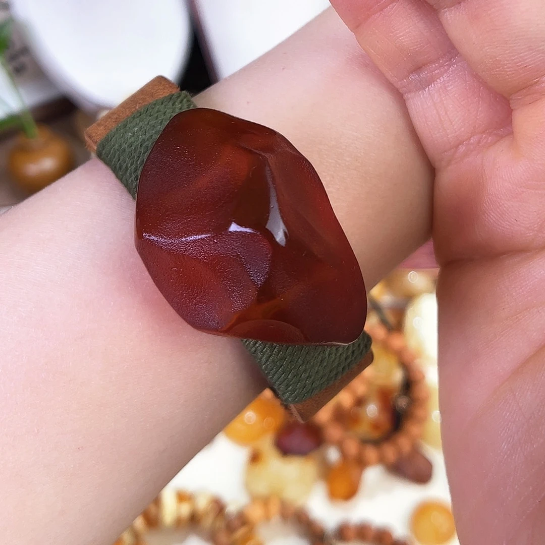 琥珀珠宝奇石未镶嵌，