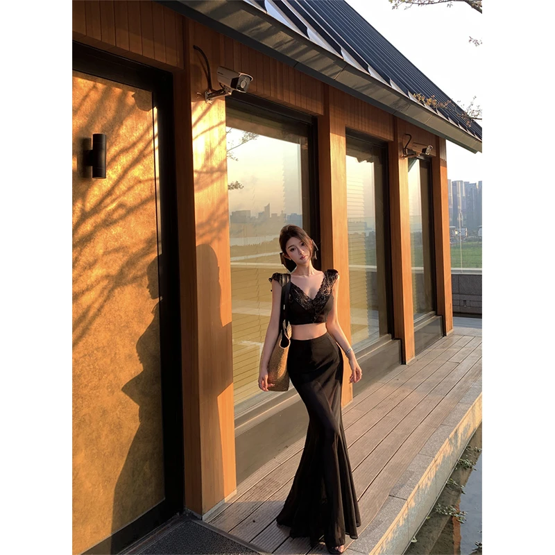 性感辣妹V领半透视蝴蝶结黑色蕾丝吊带上衣+高腰修身鱼尾裙两件套