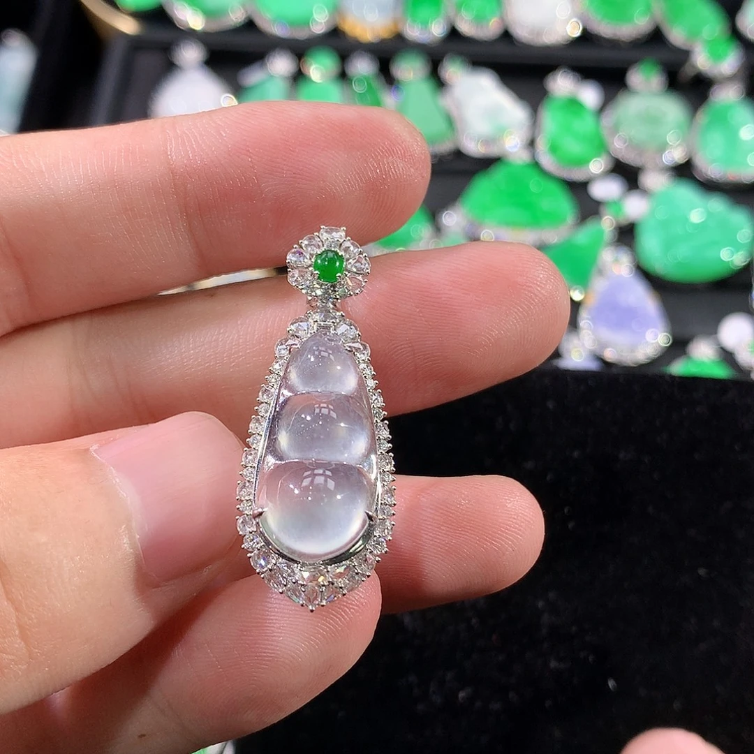 翡翠18K金镶嵌颈饰