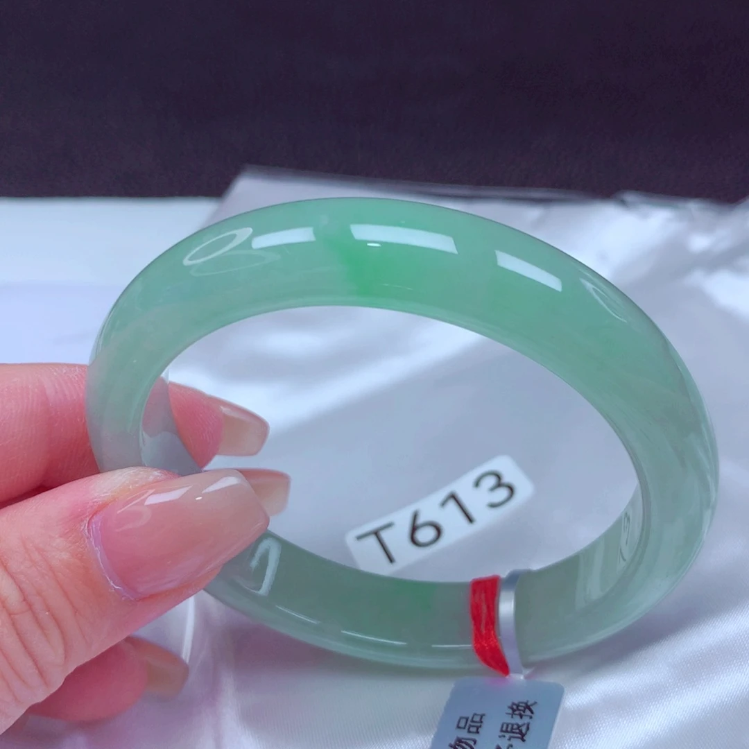 翡翠手镯未镶嵌手镯