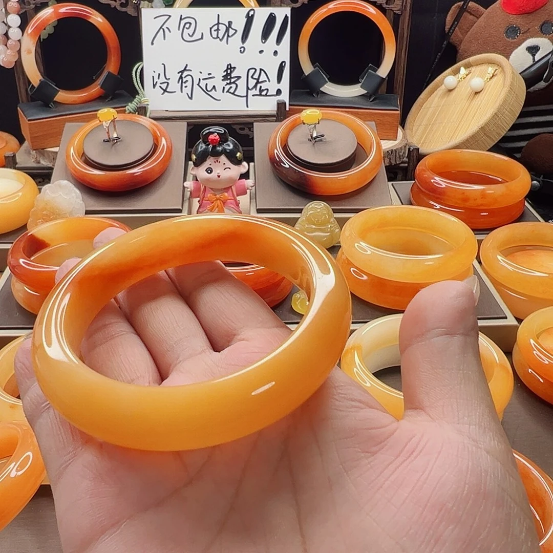 小***姐未镶嵌石英质玉（黄龙玉）手镯包容福利63