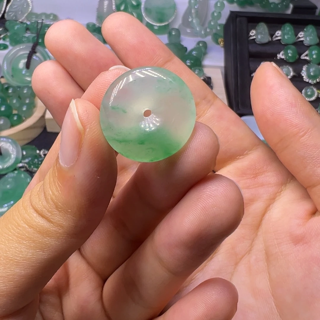 石英质玉（非洲翠）未镶嵌颈饰