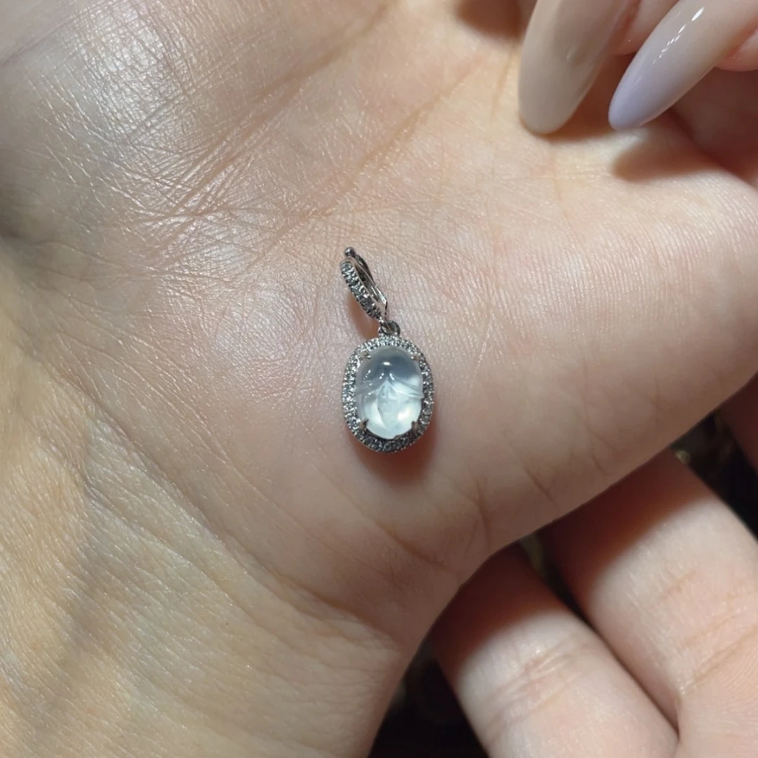 【闪购商品】颈饰18K金镶嵌翡翠