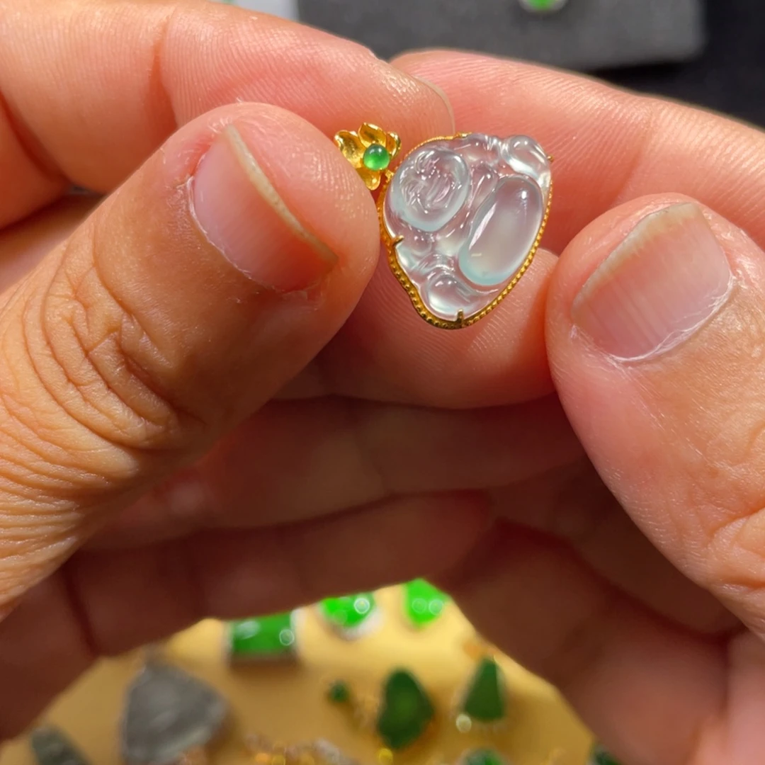 翡翠18K金镶嵌颈饰翡翠