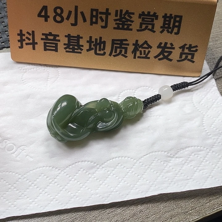 和田玉未镶嵌颈饰遇贵人