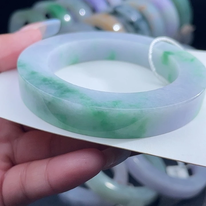定制翡翠未镶嵌翡翠手镯