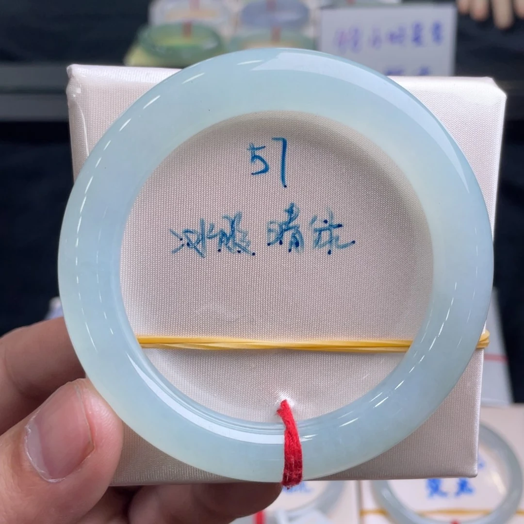 翡翠手镯未镶嵌翡翠手镯