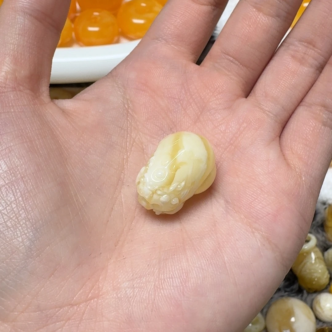 琥珀未镶嵌裸石蜜蜡貔貅