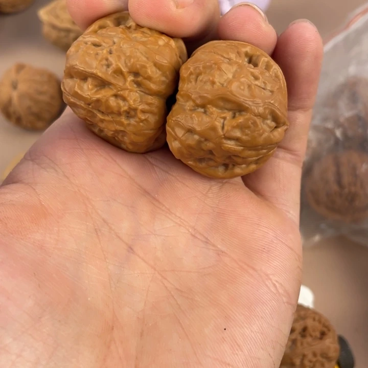 小***姐文玩核桃蛤蟆头35尺