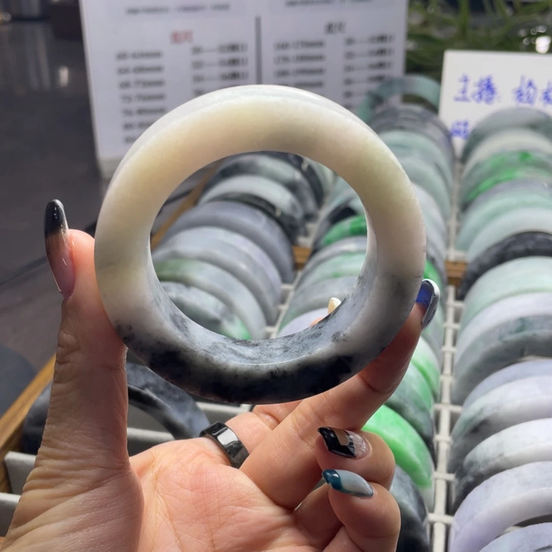定制翡翠未镶嵌翡翠手镯