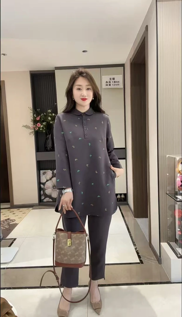 9607秋冬时尚印花翻领中长款休闲上衣