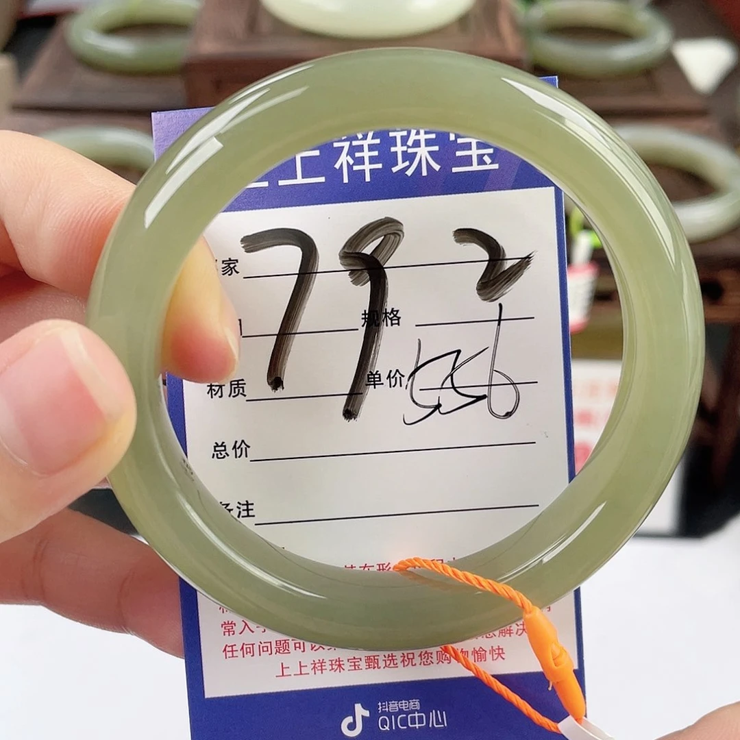 和田玉手镯未镶嵌