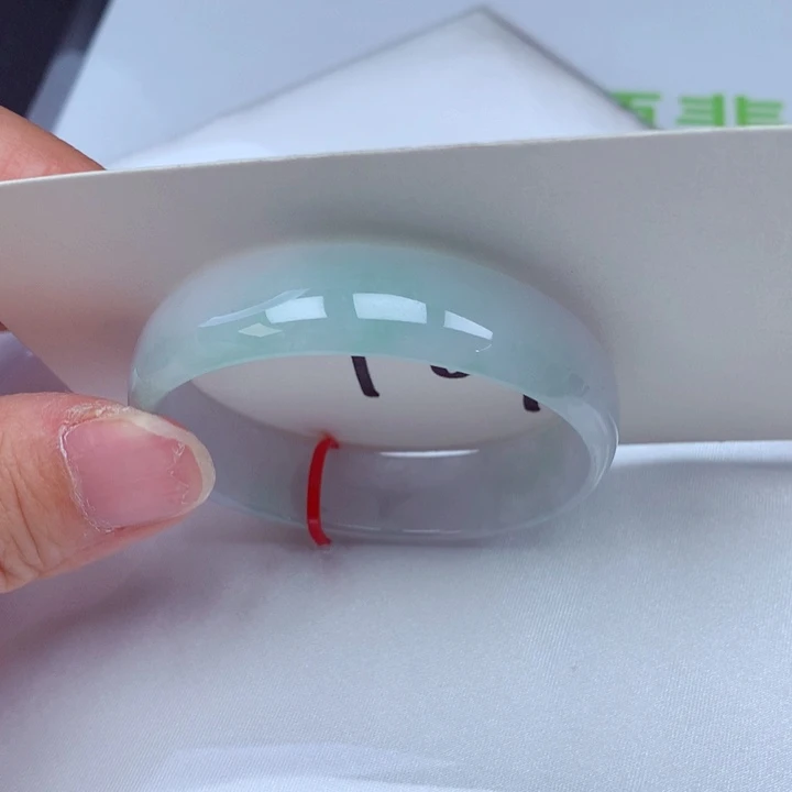 翡翠手镯未镶嵌翡翠