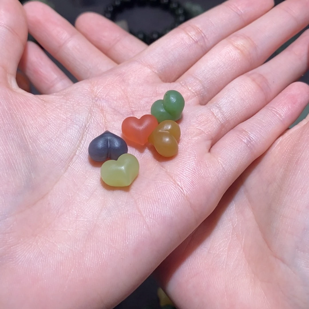 i***g和田玉未镶嵌颈饰定制