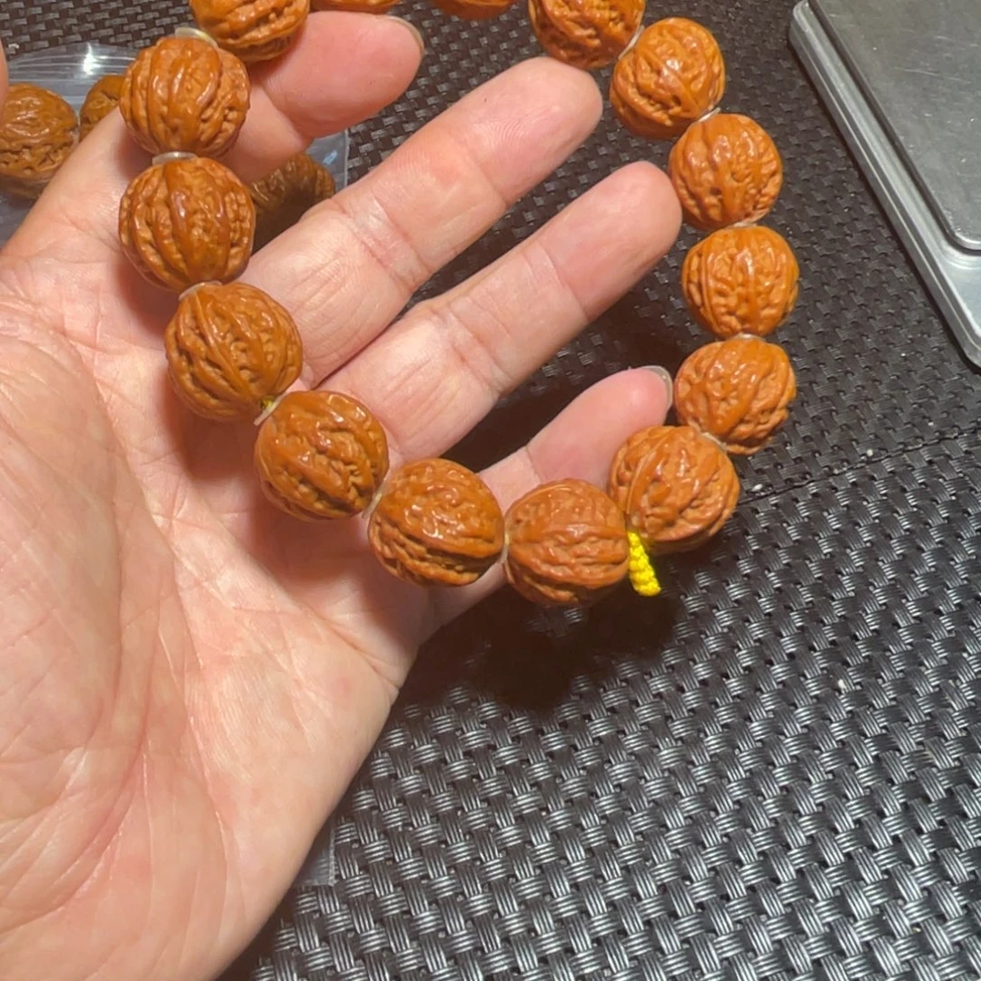 .***人手串文玩核桃京八棱18