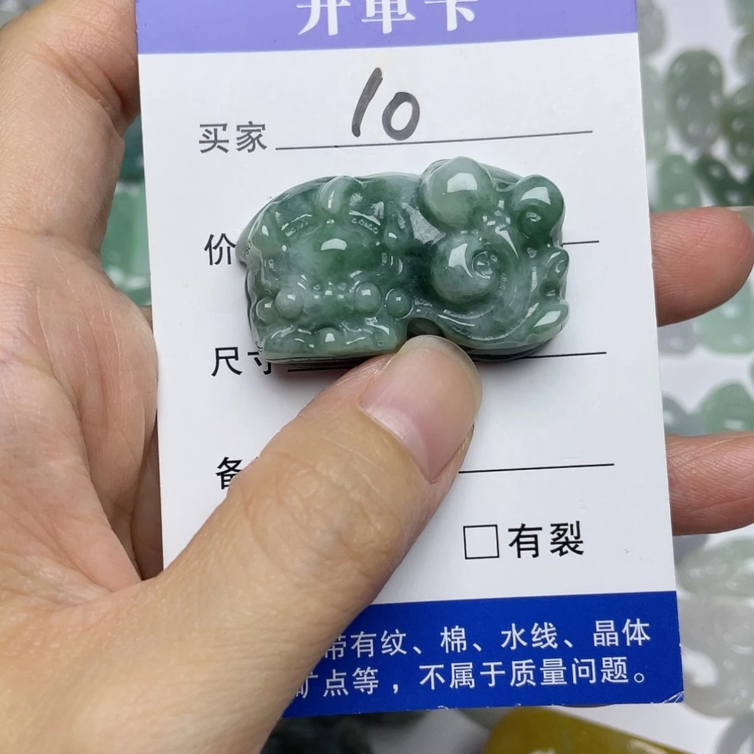吊坠(不含链)未镶嵌翡翠有纹不退换