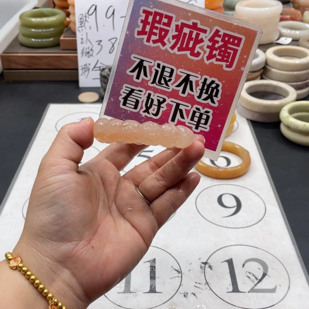 筱***.未镶嵌手镯石英质玉
