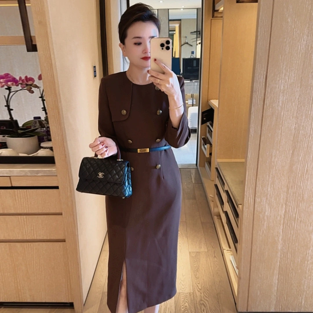 唯伊公馆秋季新款圆领复古女双排扣显瘦腰带前开叉连衣裙98508