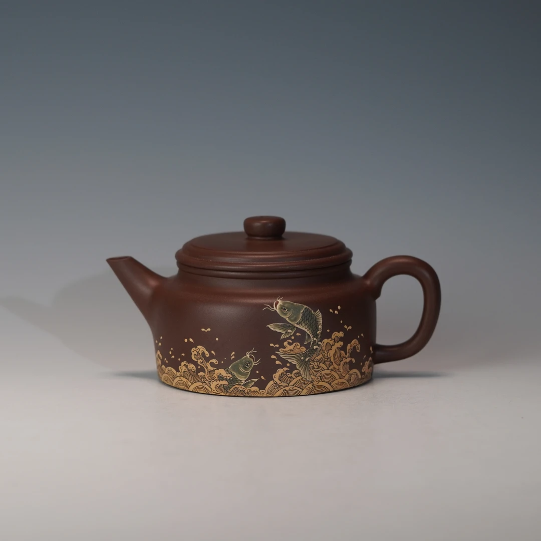 lot.22553 钱国湘 堆绘：全玲 紫泥德钟壶（鱼） 240cc