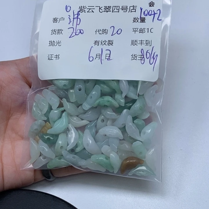 翡翠未镶嵌颈饰沸****?翡翠吊坠
