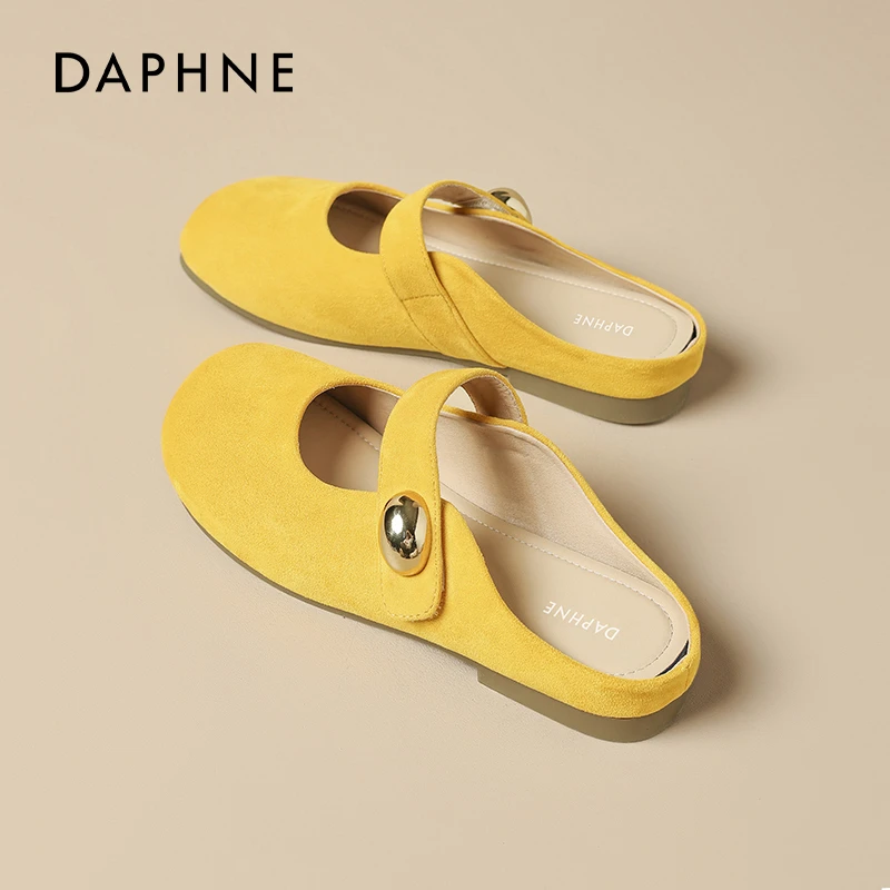 达芙妮黄色包头拖鞋女款秋冬外穿2025新款平底一脚蹬休闲凉鞋子爆