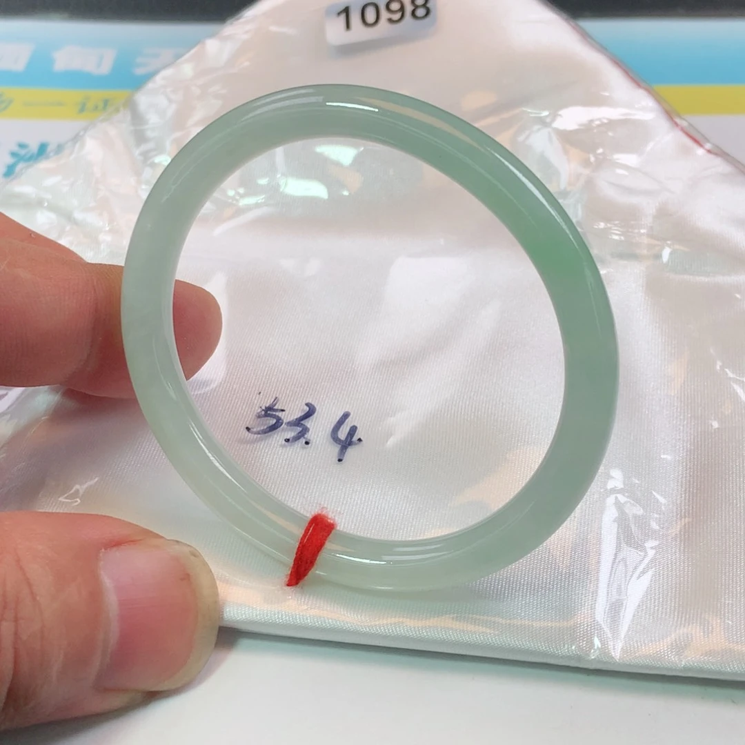 翡翠手镯（贵妃镯）未镶嵌1098号