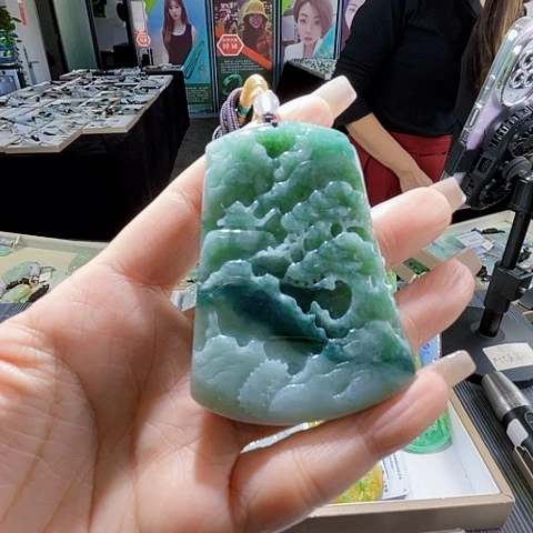 颈饰未镶嵌翡翠一个