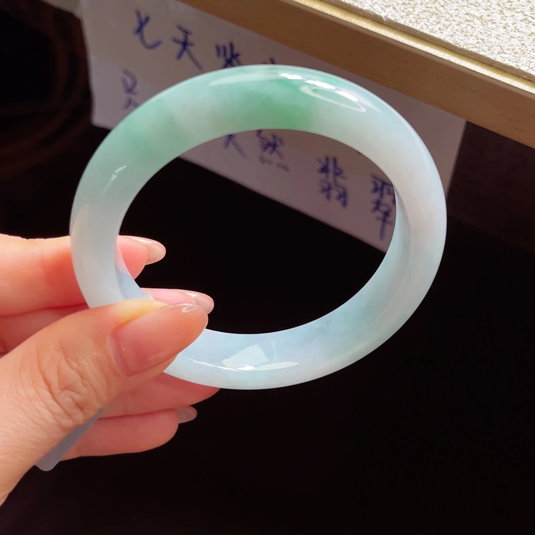 翡翠手镯未镶嵌手镯