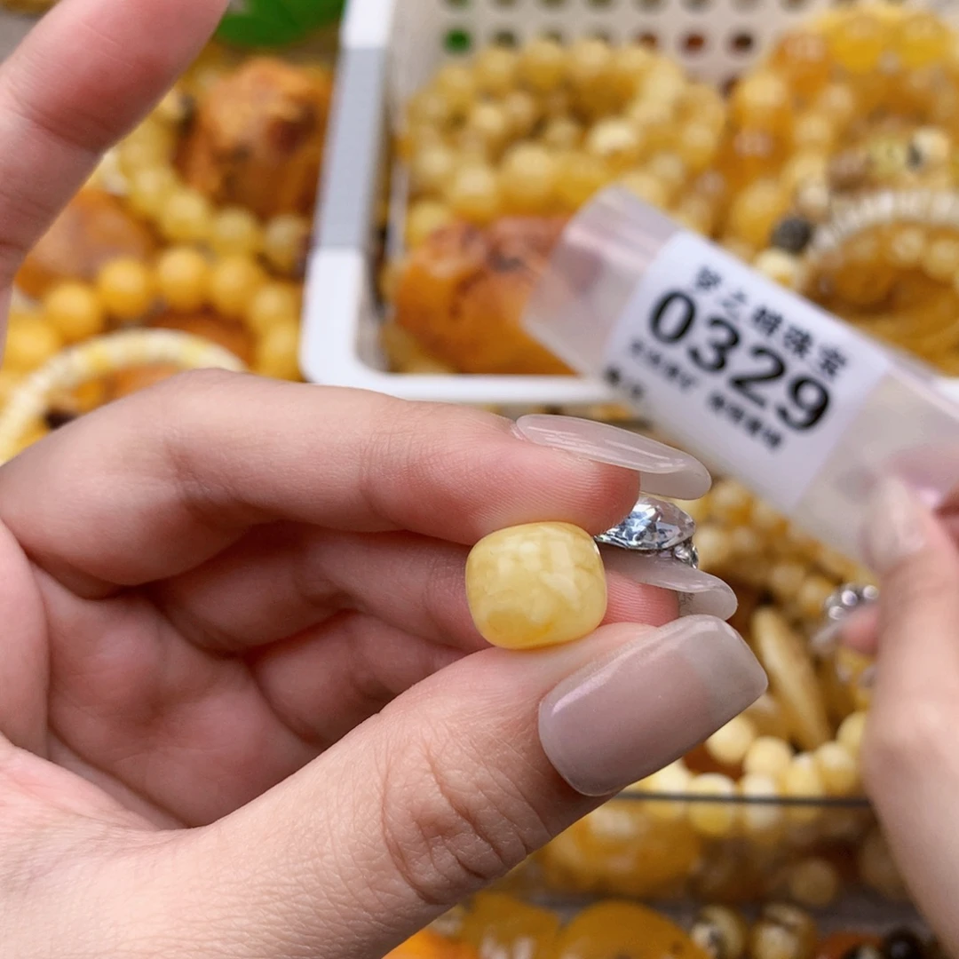 蜜蜡未镶嵌珠宝奇石11.8