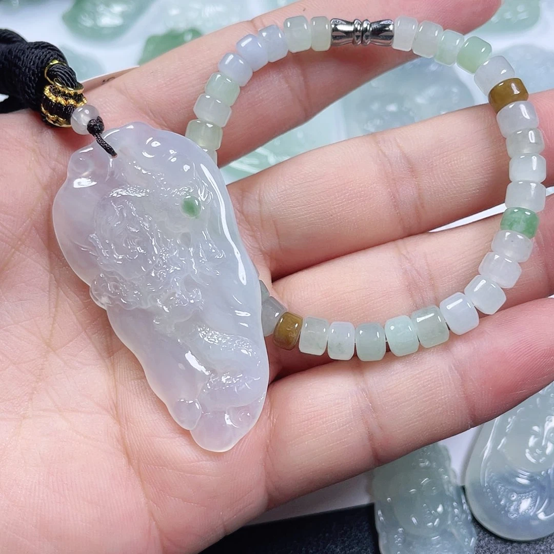 颈饰未镶嵌翡翠…………