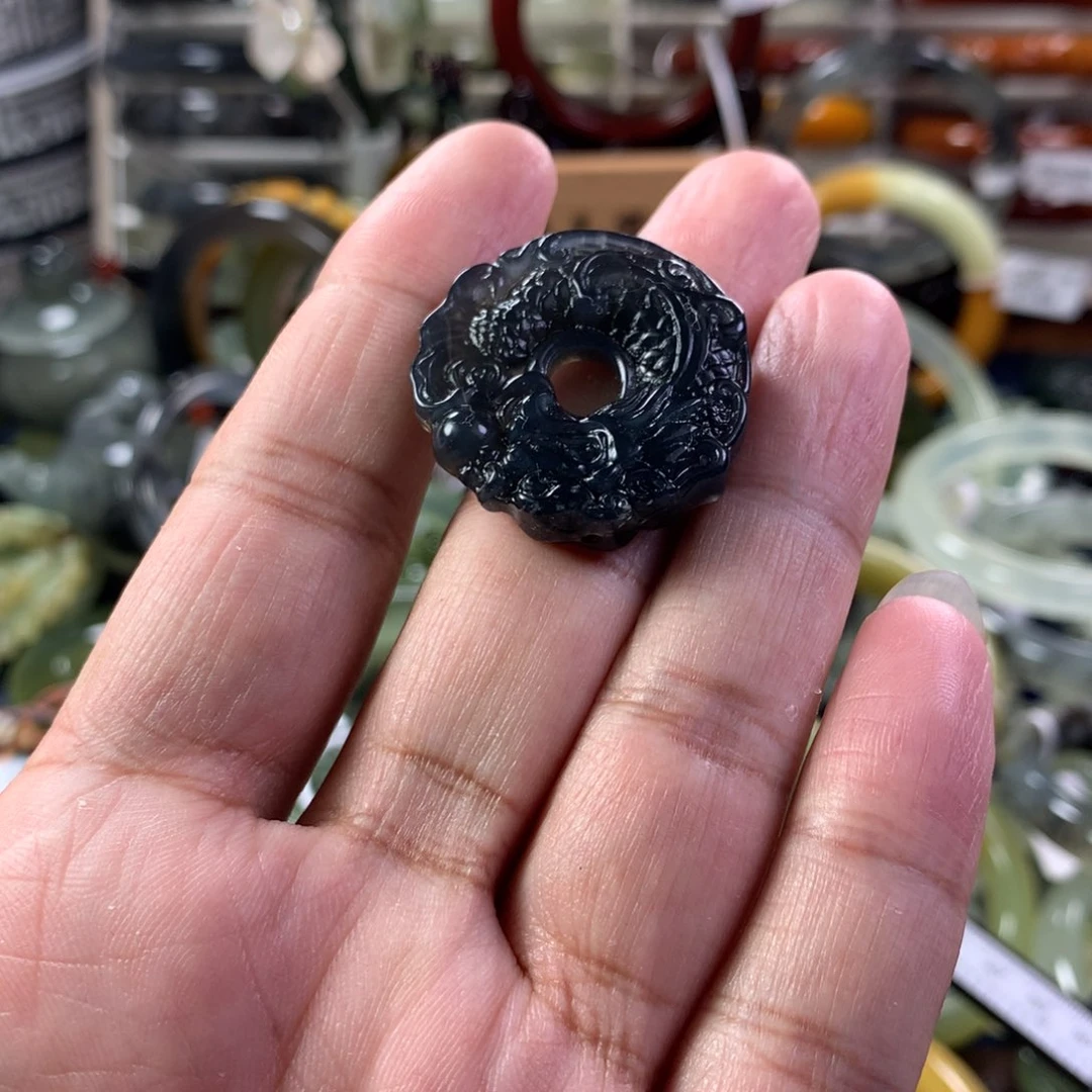 蛇纹石玉颈饰未镶嵌