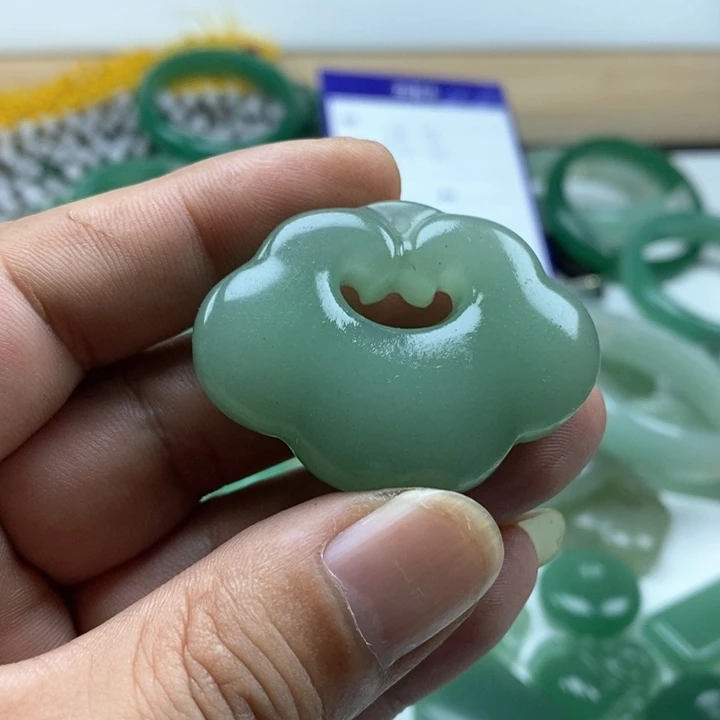 东陵石未镶嵌颈饰