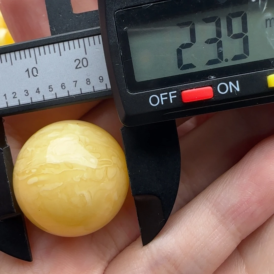 蜜蜡未镶嵌裸石微瑕满蜡飘花