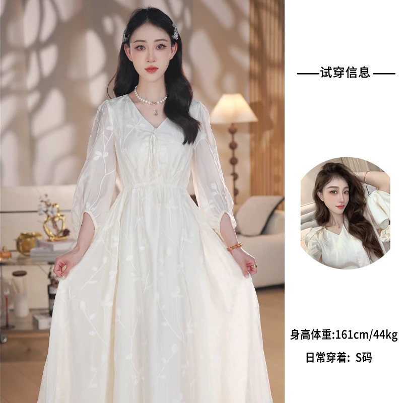 法式七分袖树叶刺绣连衣裙2025新款小个子高腰显瘦大A字裙