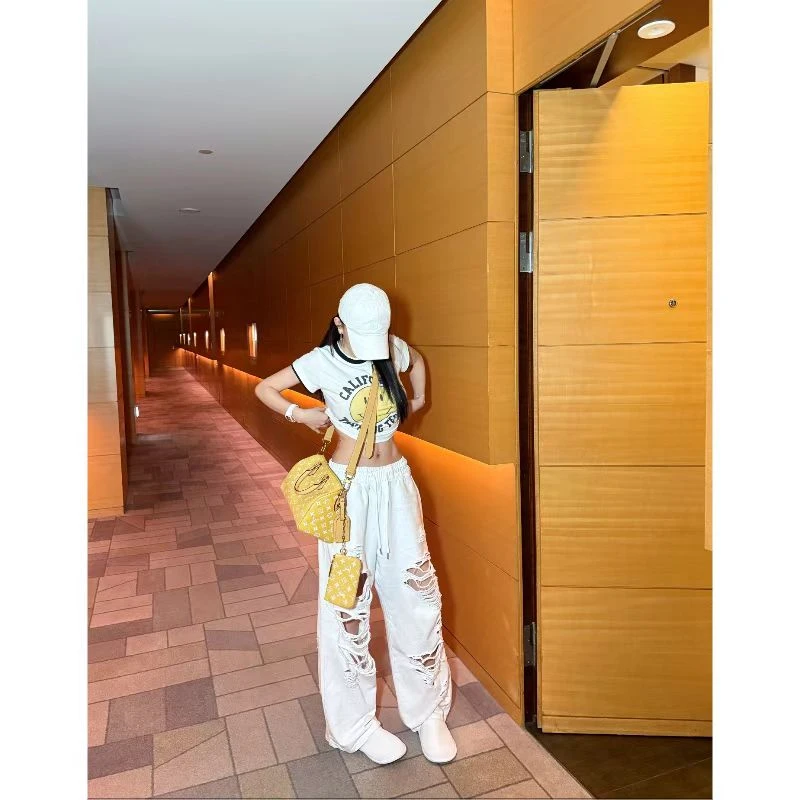 lele 夏季新品设计款破洞直筒休闲时尚卫裤 2506138WK