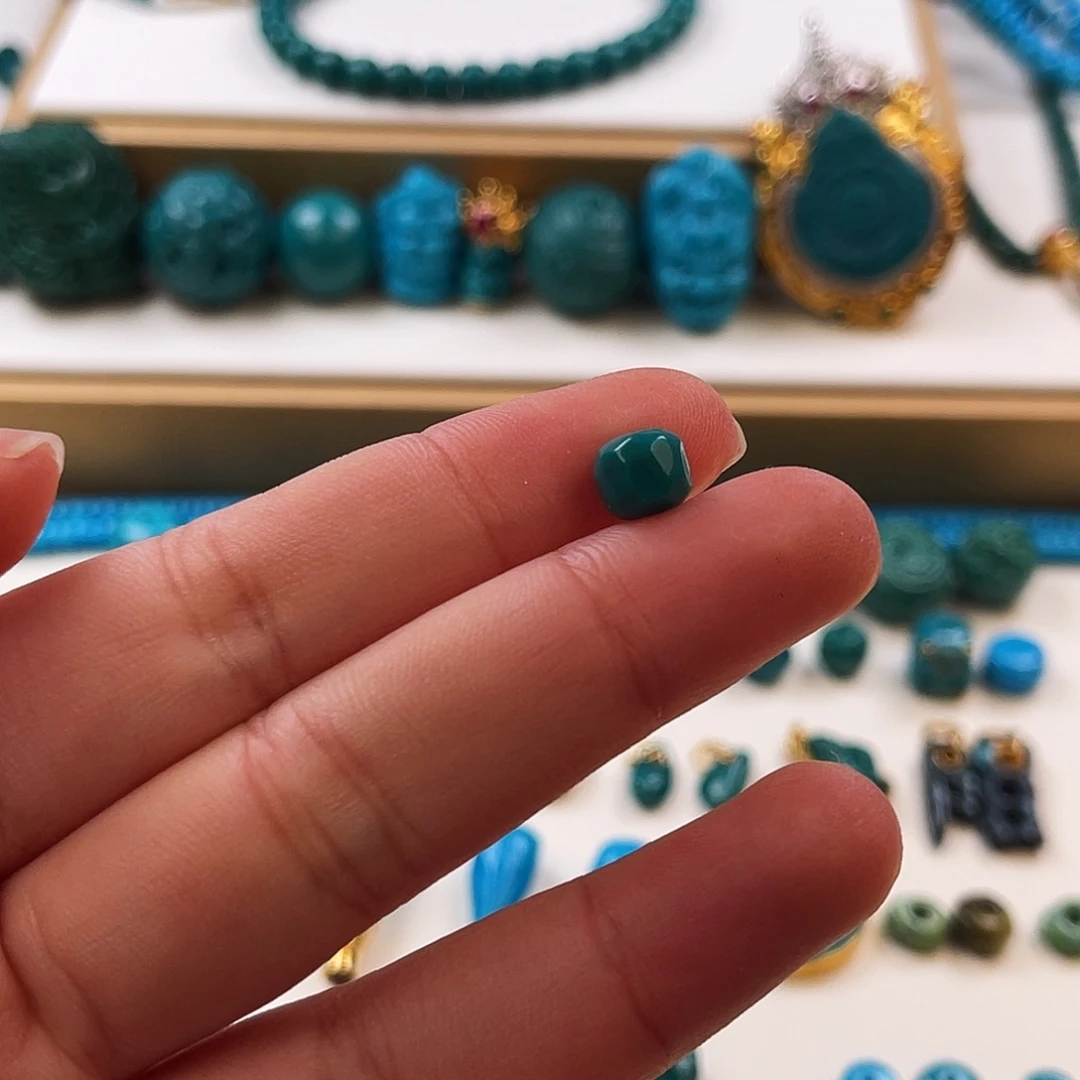 绿松石未镶嵌把件